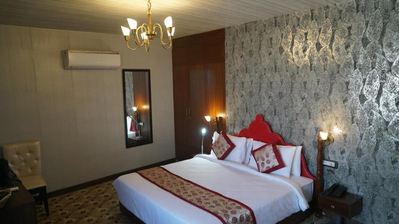 ג'לנדהר Hotel Sukh Mehal מראה חיצוני תמונה