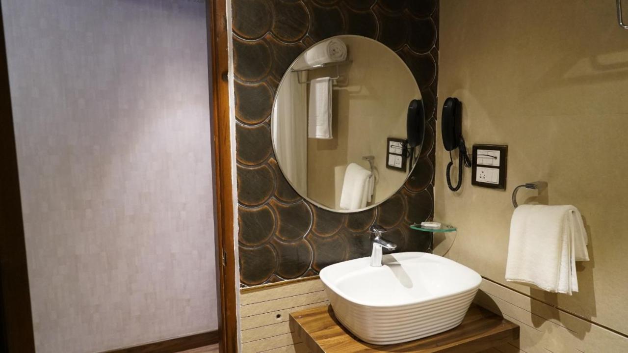 ג'לנדהר Hotel Sukh Mehal מראה חיצוני תמונה